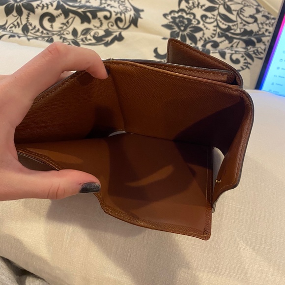 Louis Vuitton Card and Coin Wallet - Picture 4 of 5